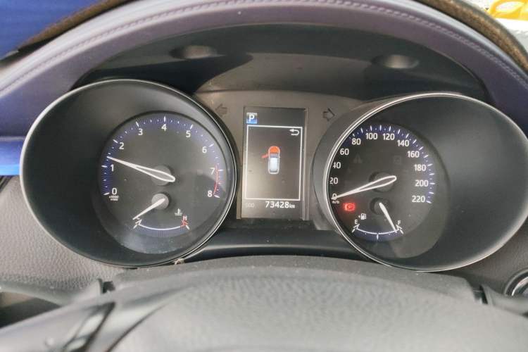 Used Toyota C-HR 2018 2.0L Leading with Sunroof China VI Standard
