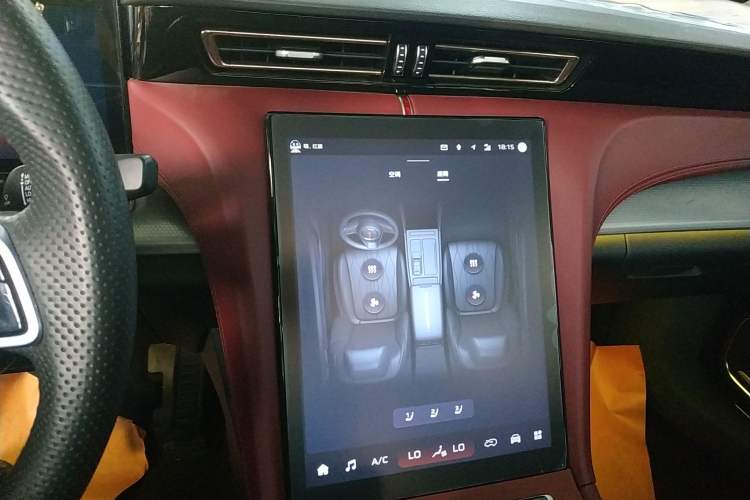 Used Hongqi H5 2024 2.0T Automatic Smart Connect Flagship Edition Audio And AC Panel