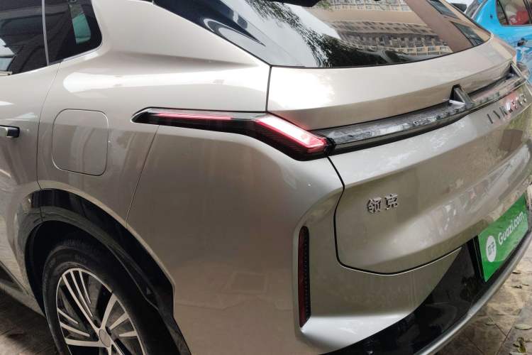 Used Lynk & Co 08 EM-P 2025 220 km All-Wheel-Drive Performance Halo
