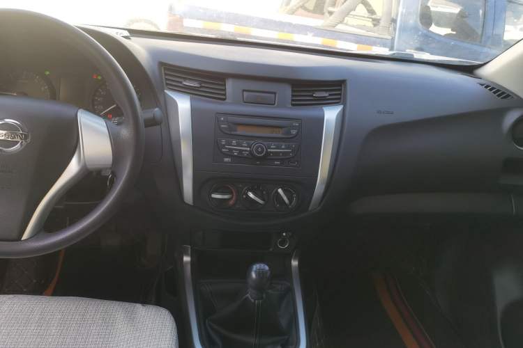 Used Nissan Navara 2017 2.5L Automatic 2WD Luxury Edition QR25