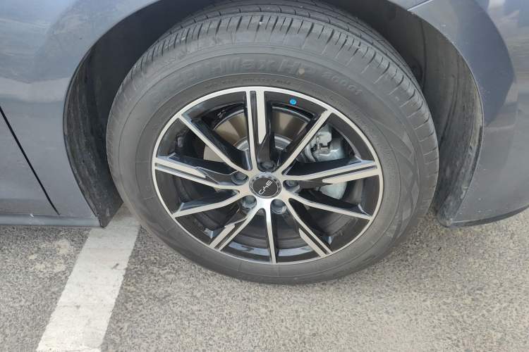 Used BYD Seal 06 New Energy 2024 DM-i 80KM Prestige Model Right Front Wheel Hub