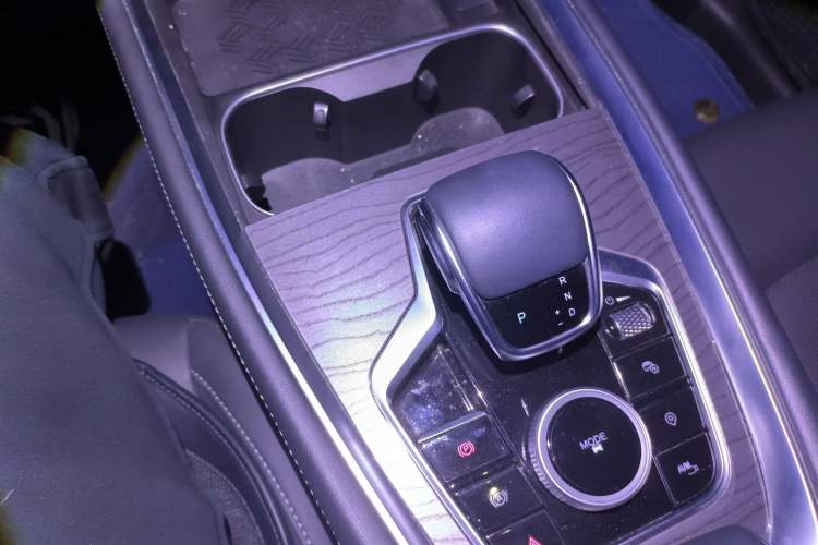 Used Chery Tiggo 8 PRO 2024 Champion Edition 290T Two-Wheel Drive Shining Version 5 Seats