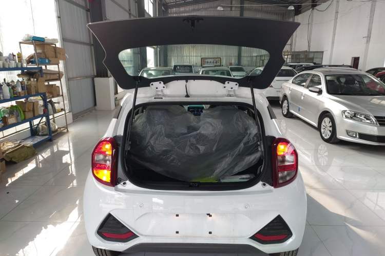 Used JMEV Xiao Qilin 2026 Model PLUS+ Comfort Version Trunk