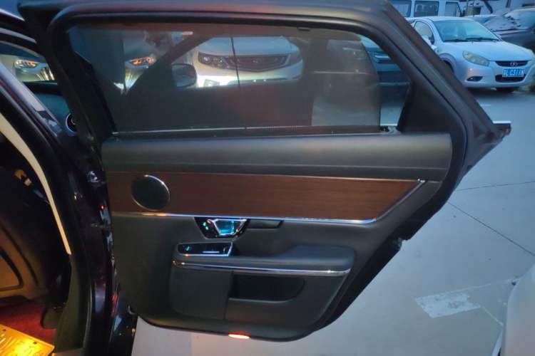 Used Jaguar XJ 2016 XJL 2.0T Two-Wheel-Drive Elegant Business Edition
