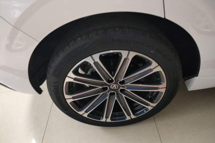 Used Changan UNI-K 2024 2.0T Two-Wheel Drive Global Edition
