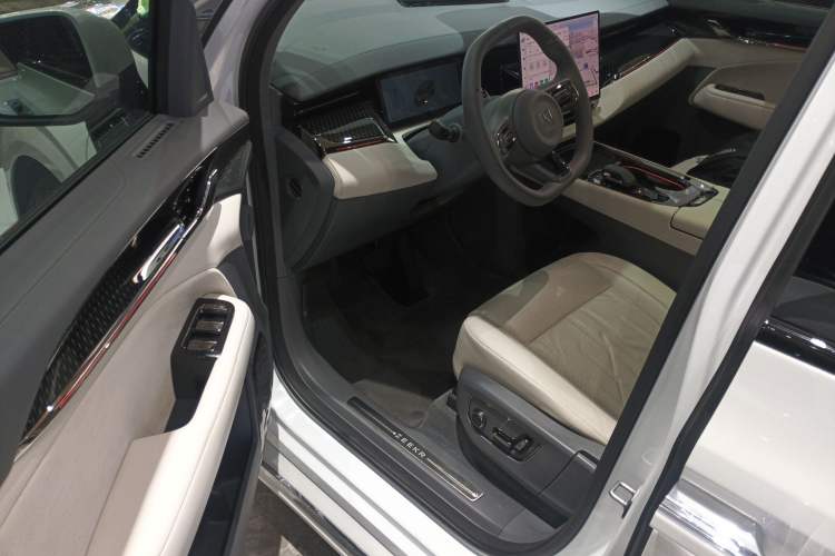 Used Zeekr 009 2024 7-Seater Aisle Version 108 kWh Driver Seat