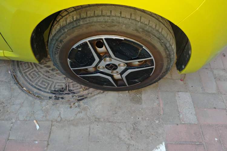 Used SOL E10X 2021 302 km Range Fashion Edition 31.4 kWh Right Front Wheel Hub