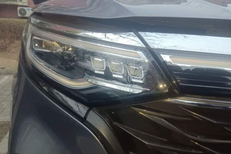 Used Roewe iMAX8 2022 400TGI Prestige Edition Exterior 3