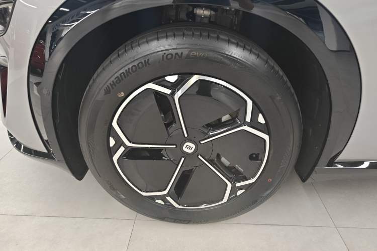 Used Xiaomi Auto YU7 2025 Ultra-Long Range Rear-Wheel Drive Version Left Front Wheel Hub