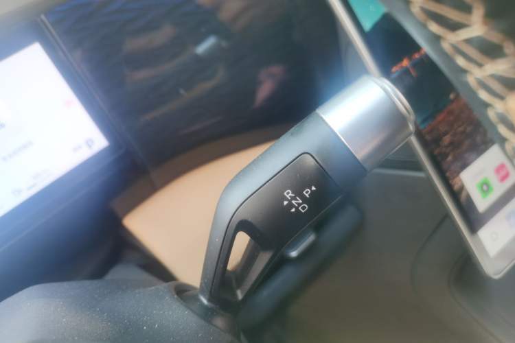 Used Geely Galaxy L7 2023 1.5T 115 km Starship Gear Lever