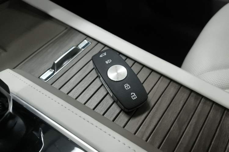 Used Roewe RX9 2023 2.0T Two-Wheel Drive Enjoyment Version
