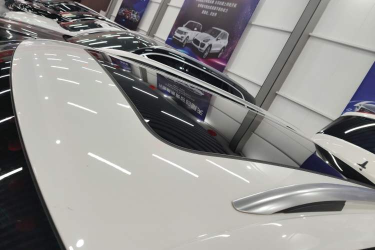 Used Volkswagen Tiguan L 2019 Revised 330TSI Automatic Two-Wheel Drive Smart & Luxury Edition China VI Standard
