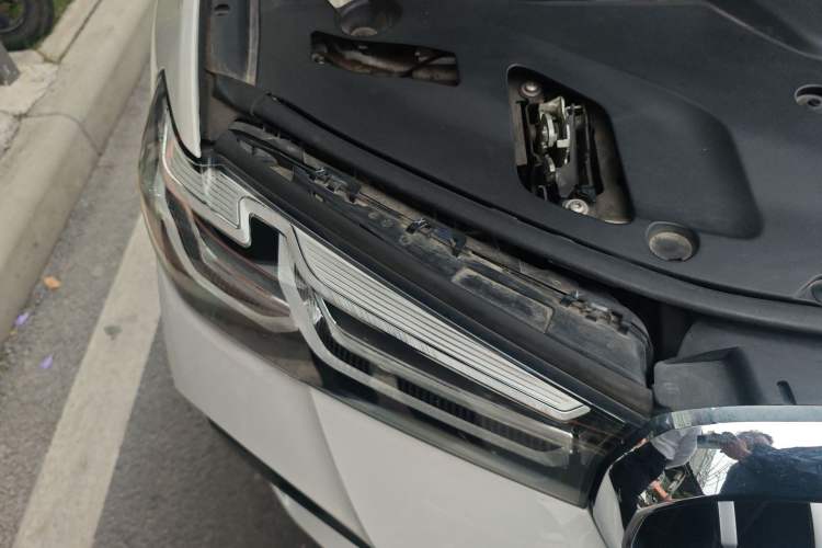 Used BMW 5 Series 2022 Second Facelift 530Li Luxury Version M Sport Package Right Front Headlight