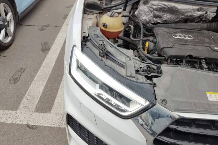 Used Audi Q3 2018 30th Anniversary Edition 35 TFSI quattro all-wheel-drive sport model Right Front Headlight