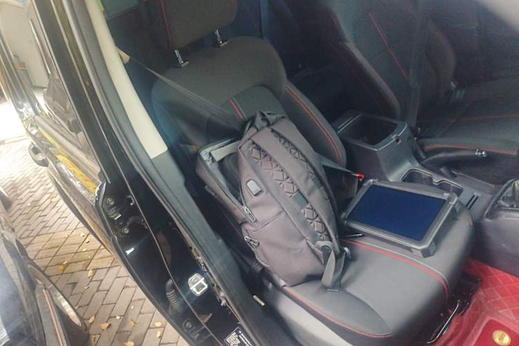 Used CHANGAN OSHAN X70A 2019 1.5L Manual Basic Version China VI Standard Right Front Seat