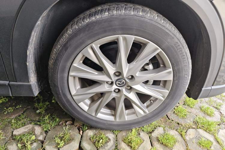 Used Mazda CX-8 2019 2.5L Two-Wheel Drive Prestige Version Right Front Wheel Hub