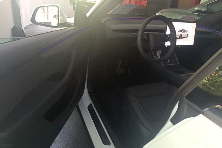 Used Tesla Model Y L 2025 Model Long-Range All-Wheel-Drive Version Driver Seat