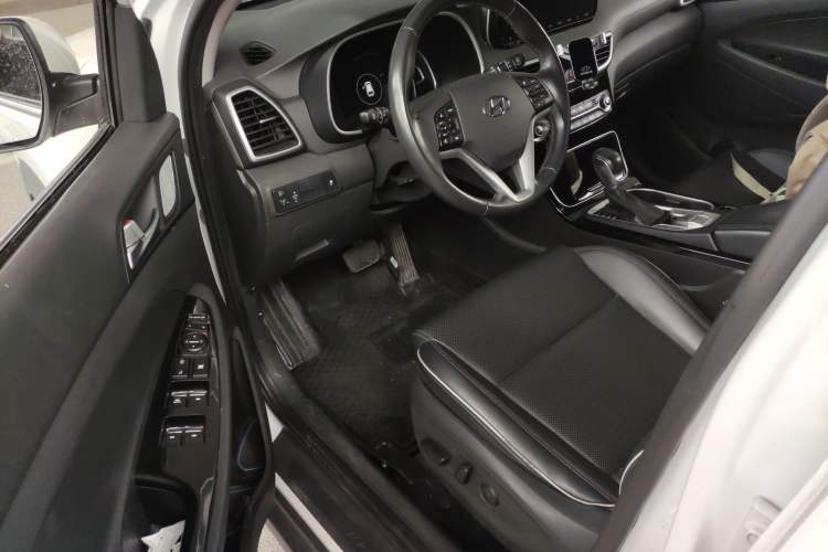Used Hyundai Tucson 2019 280TGDi Dual-Clutch Two-Wheel Drive Smart Connect Version China VI
