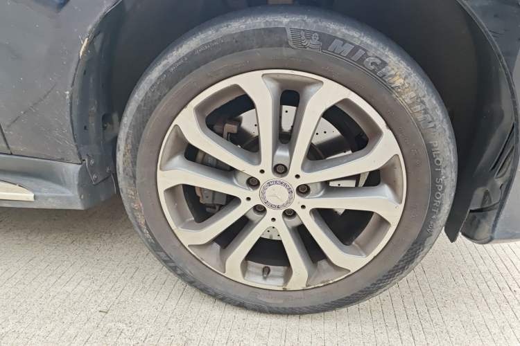 Used Mercedes-Benz GLE  Right Front Wheel Hub