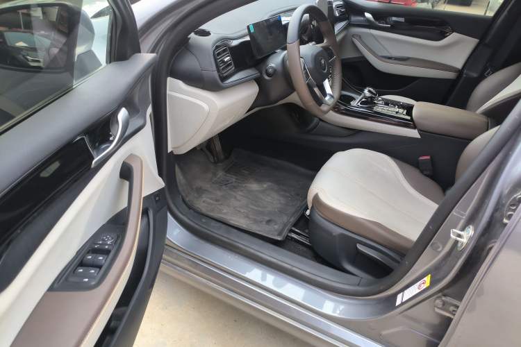 Used BYD Qin PLUS 2024 HONOR Edition DM-i 55KM Leading Model
