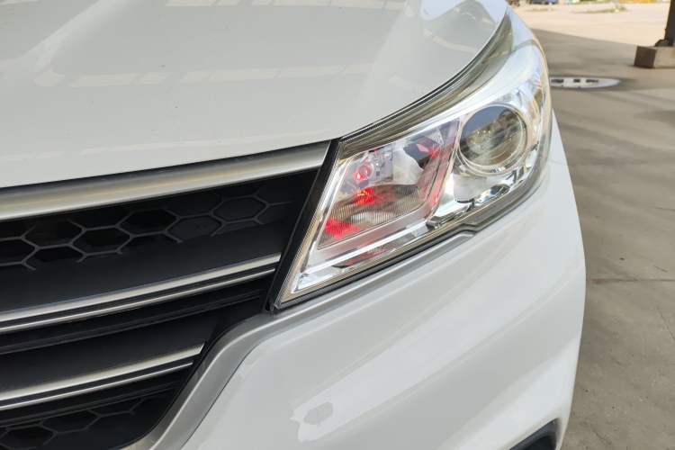 Used Baojun 730 2019 1.5T Manual Fashion Model 7-seater National V Left Front Headlight