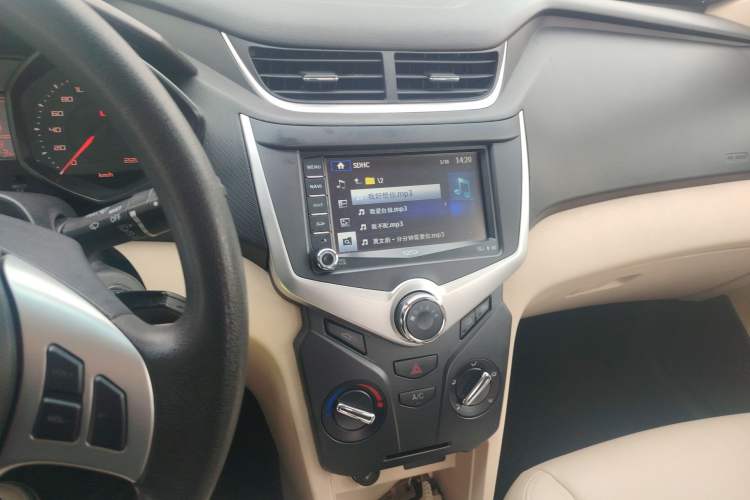 Used Chery Fengyun 2 2013 Hatchback 1.5L Manual Ruiyi Edition Audio And AC Panel