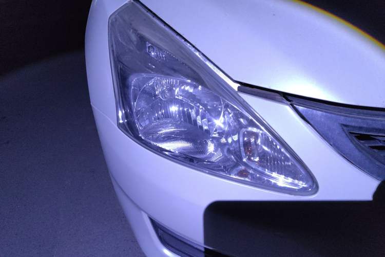 Used Nissan Tiida 2014 1.6L CVT Smart Model
