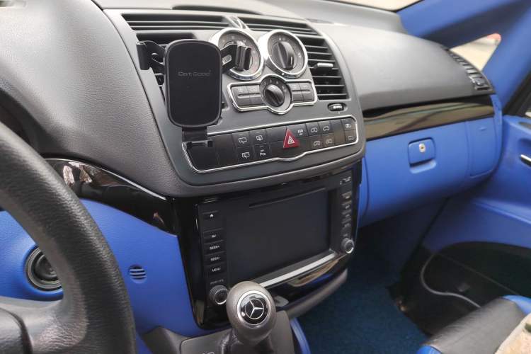 Used Mercedes-Benz Vito 2013 3.0L Elite Edition Audio And AC Panel