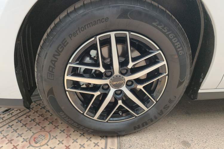 Used BYD Seal 05 DM-i 2025 DM-i Intelligent Drive 120KM Flagship Model Exterior 4