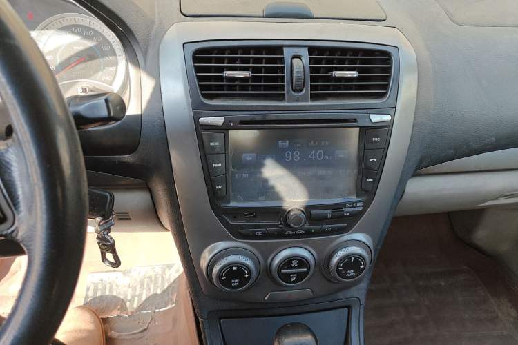 Used Bestune B50 2012 1.6L automatic with sunroof