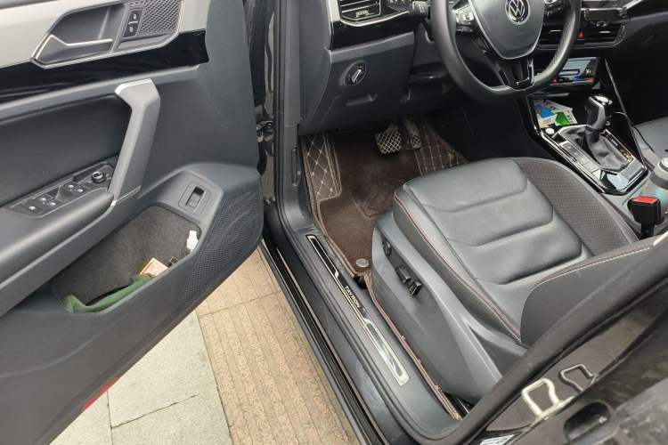 Used Volkswagen Tayron 2022 280TSI Two-Wheel Drive Luxury Smart Connectivity Version
