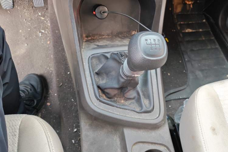 Used Wuling Hongguang V 2022 1.5L Jingqu Edition Electric-Assist LAR Gear Lever