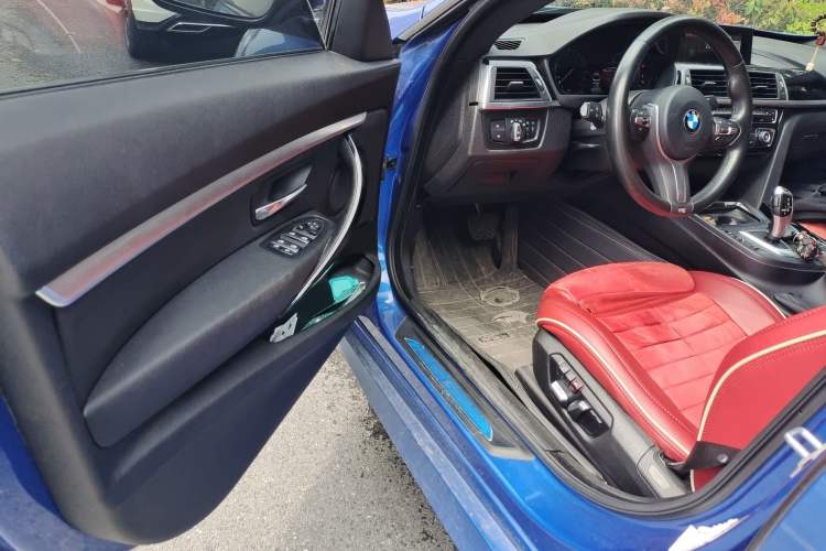 Used BMW 3 Series GT 2020 320i M Sport Package Driver Seat