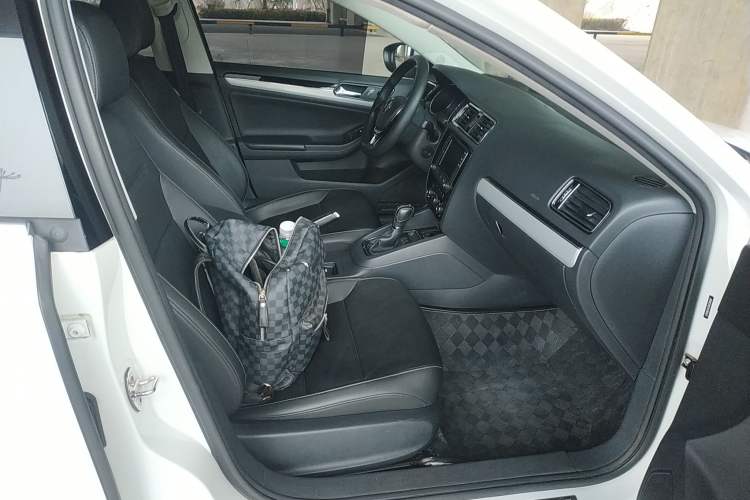 Used Volkswagen Sagitar 2017 230TSI Automatic Comfort Version