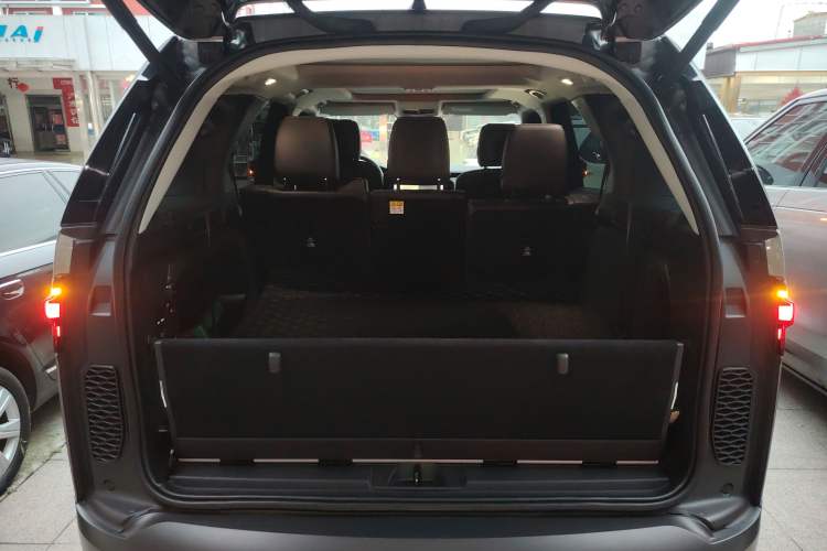 Used Land Rover Discovery 2021 300PS S
