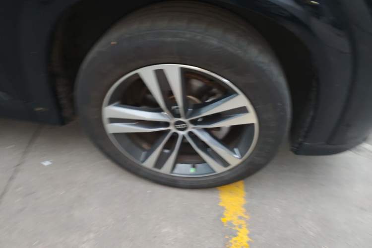 Used Audi Q6 2024 45 TFSI quattro Qiyun Edition Flying Rider Package 6 Seats Right Front Wheel Hub