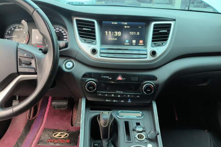 Used Hyundai Tucson 2018 1.6T Dual-Clutch Two-Wheel Drive 15th Anniversary Special Edition