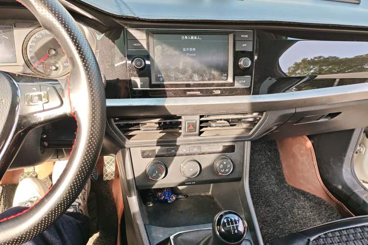 Used Volkswagen Lavida 2018 1.5L Manual Comfort Edition China V Standard Audio And AC Panel