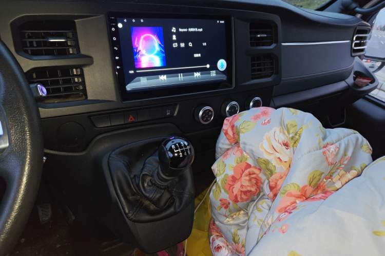 Used JMC Fushun 2022 2.0T Manual Van Long Wheelbase High Roof 3-Seater