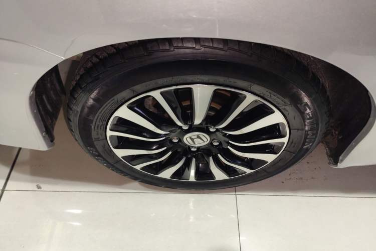 Used Honda Crider 2013 1.8L automatic luxury edition
