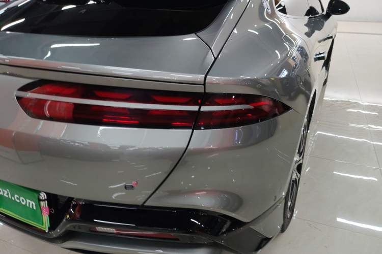 Used Denza Z9GT 2024 1100 Four-Wheel Drive Max Edition Right Rear Taillight