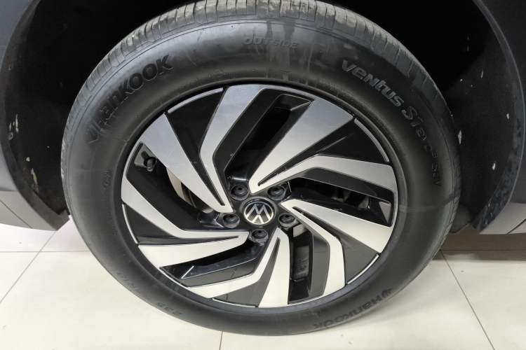 Used Volkswagen Tiguan L 2023 Revised Version 330TSI Automatic Two-Wheel Drive Smart Enjoyment Edition
