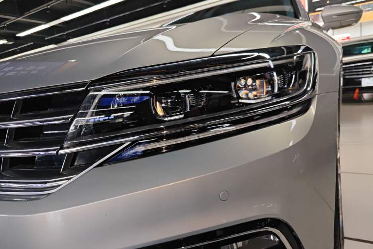 Used Volkswagen Phideon 2018 Revised Version 480 V6 Four-Wheel Drive Flagship Edition
