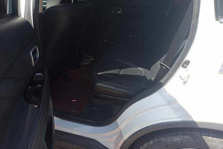 Used Mitsubishi Outlander 2019 2.4L 4x4 Zhi Xiang Edition 5 Seats China V Emission Standard Left Rear Seat