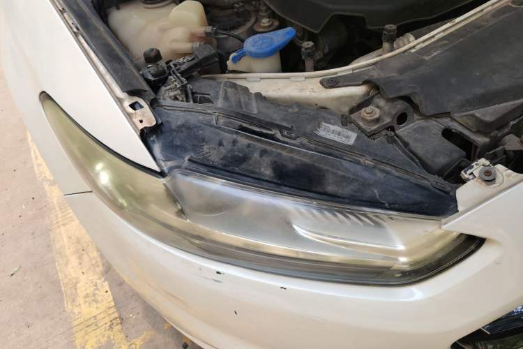 Used Ford Mondeo 2013 2.0L GTDi 200 Luxury Model Right Front Headlight