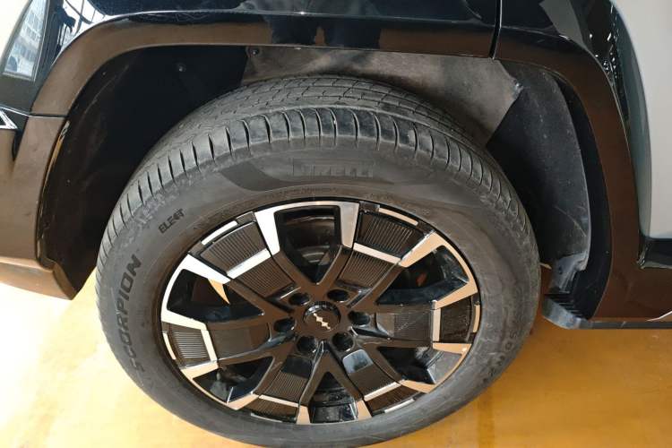 Used Formula Leopard 8 2025 Smart & Brave Flagship Edition 7 Seats Right Rear Wheel Hub