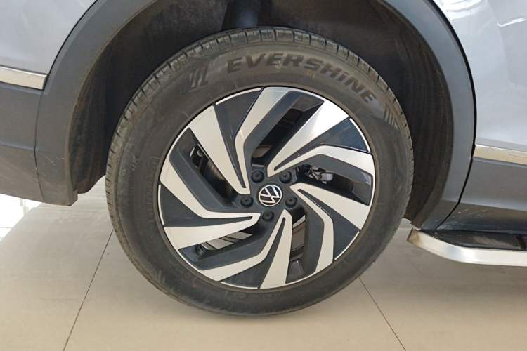 Used Volkswagen Tiguan L 2022 330TSI Automatic Two-Wheel Drive Smart Edition Exterior 5