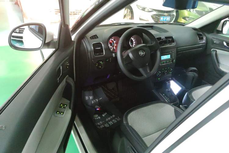 Used Skoda Yeti 2016 1.4TSI DSG Advanced Edition Driver Seat