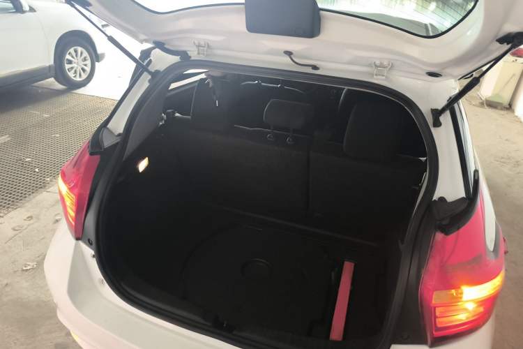Used Toyota YARiS L Zhi Xuan 2016 Revised 1.5E CVT Charming Edition Trunk