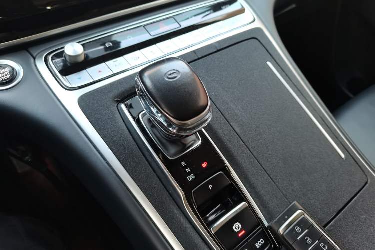 Used GAC Trumpchi M8 2021 Master Series 390T Ultimate Edition Gear Lever